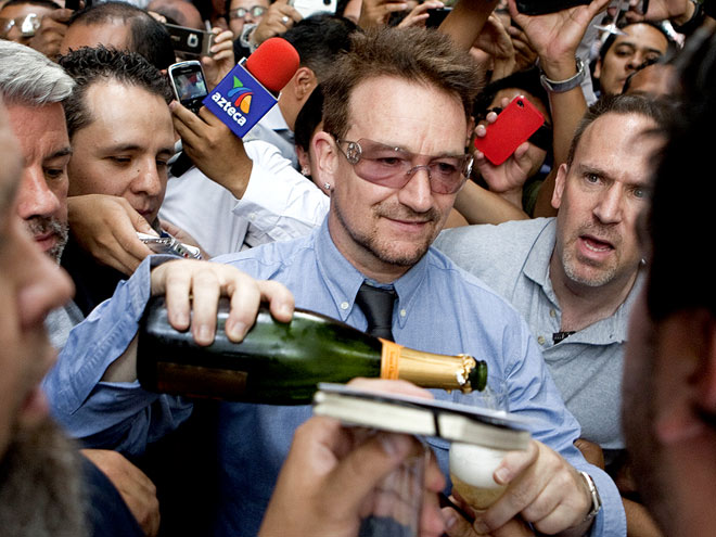 FAN-DEMONIUM photo | Bono