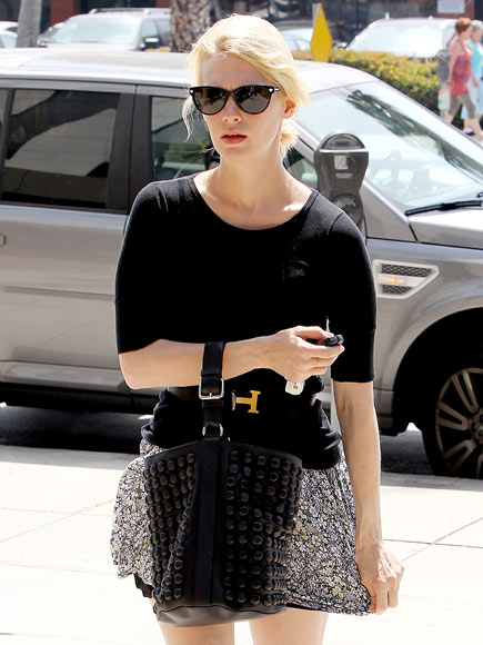 CITY WALK  photo | January Jones