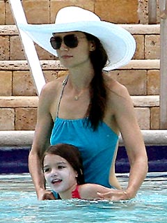 Katie & Suri: Pool Party | Katie Holmes, Suri Cruise