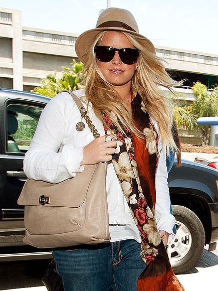 CAP'N LUNCH photo | Jessica Simpson