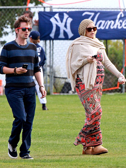 COVERING HER BASES photo | Kate Hudson, Matthew Bellamy