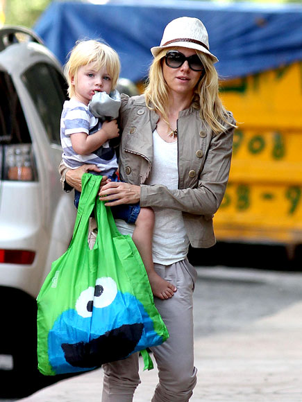 WHAT 'CHEW' LOOKING AT? photo | Naomi Watts