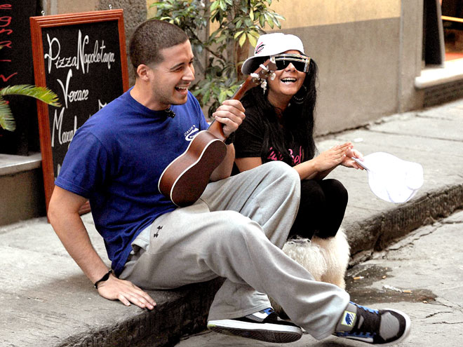 BUSKER DO photo | Nicole Polizzi, Vinny Guadagnino