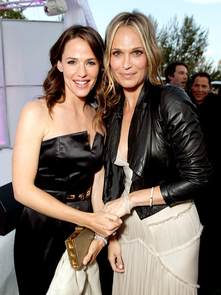 SOCIAL 'BUTTERFLIES' photo | Jennifer Garner, Molly Sims