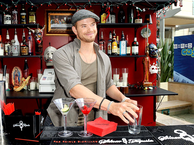 RAISING THE BAR photo | Kellan Lutz