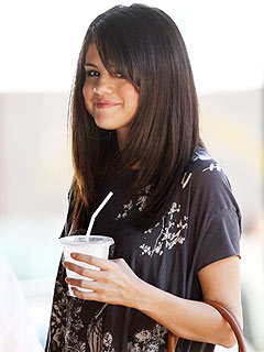 Selena Keeps Her Cool | Selena Gomez