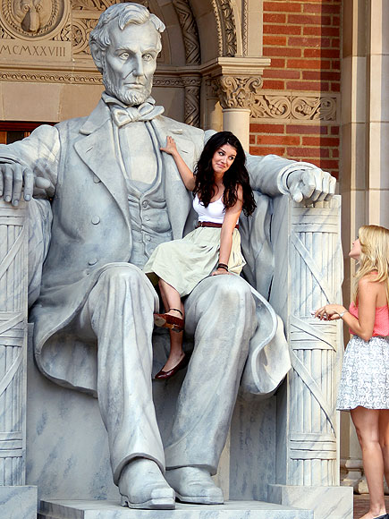 MEET THE PREZ  photo | Shenae Grimes