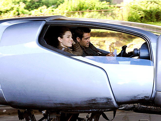 LOOKING FLY
photo | Colin Farrell, Jessica Biel