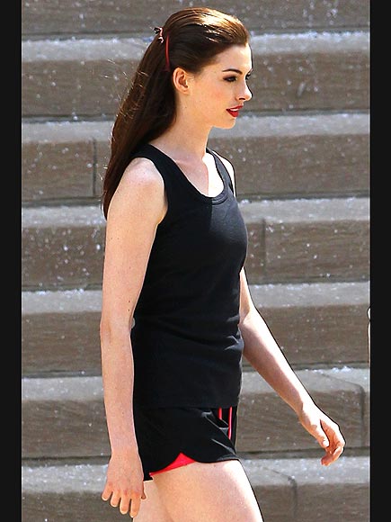CAT'S EYE VIEW
 photo | Anne Hathaway