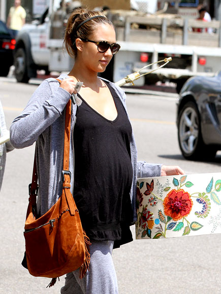 FINDING SHADE
photo | Jessica Alba