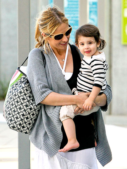 TOTE-ALLY CUTE photo | Sarah Michelle Gellar