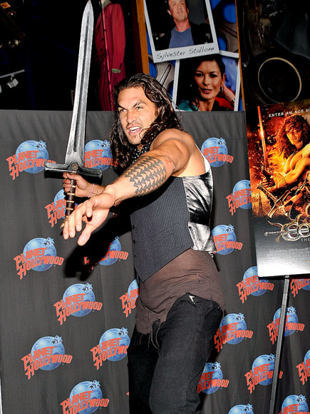 FIGHTING FORM
 photo | Jason Momoa