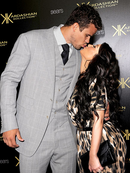 SEALED WITH A KISS photo | Kim Kardashian, Kris Humphries