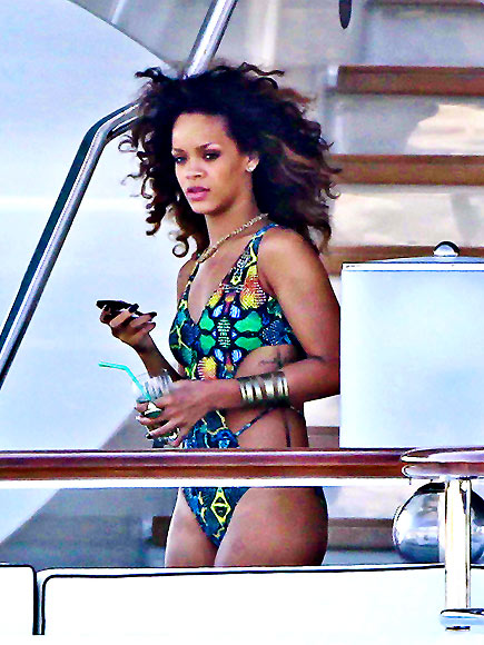 YACHT HOTTIE
photo | Rihanna