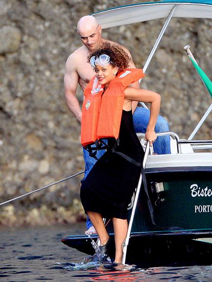 BODY WATCH
 photo | Rihanna