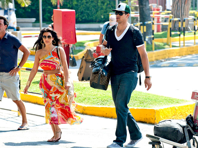 FLIGHT PATTERN
 photo | Kim Kardashian, Kris Humphries
