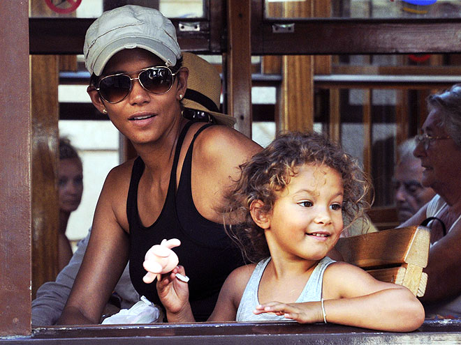 LOS TURISTAS
photo | Halle Berry