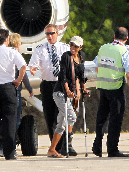 FAMOUS FOOTWEAR photo | Halle Berry