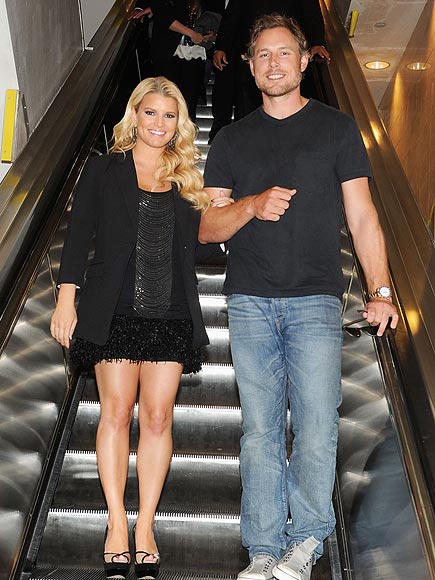 CHIC SHOPPER photo | Eric Johnson, Jessica Simpson