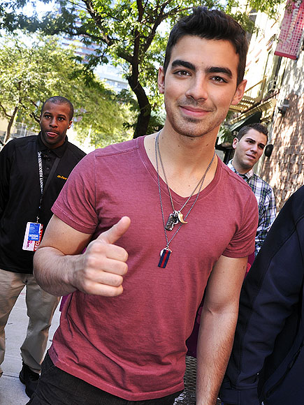 SPIRIT FINGERS
 photo | Joe Jonas