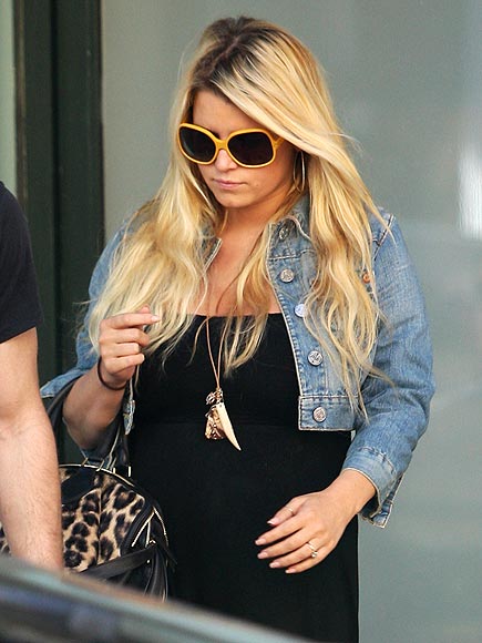 MUM'S THE WORD photo | Jessica Simpson