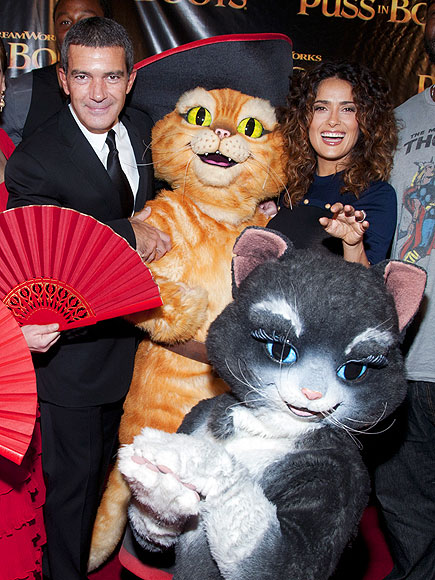 SCRATCHING POST photo | Salma Hayek