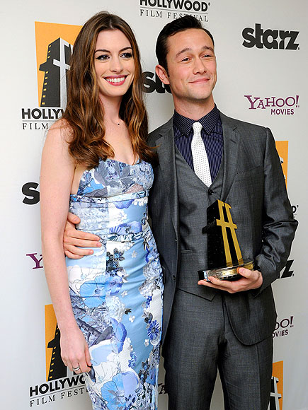 BIG WIN photo | Anne Hathaway, Joseph Gordon-Levitt