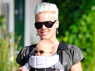 Star Tracks: Star Tracks: Wednesday, November 2, 2011 | Pink