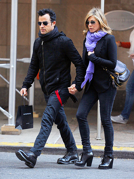 CURB APPEAL
 photo | Jennifer Aniston, Justin Theroux