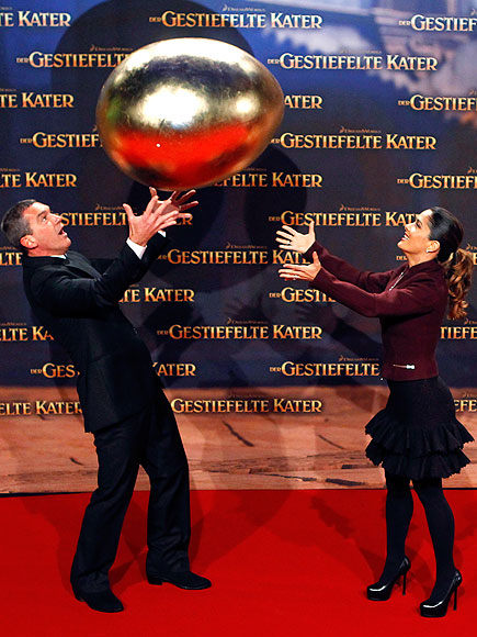 GOLDEN MOMENT
 photo | Antonio Banderas, Salma Hayek