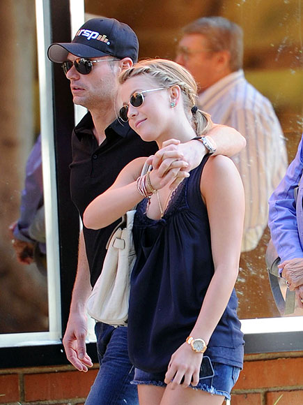 HOLD UP
 photo | Julianne Hough, Ryan Seacrest