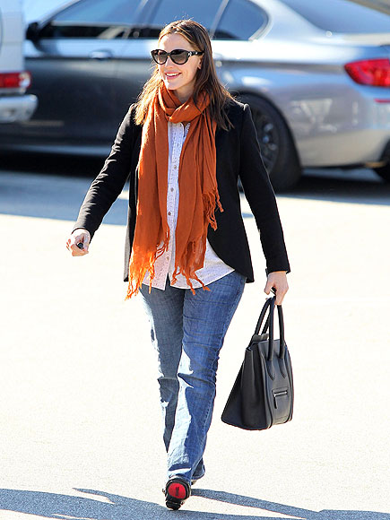 MOM TREATMENT 
 photo | Jennifer Garner