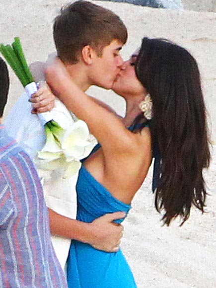 SMOOCH, THERE IT IS   photo | Justin Bieber, Selena Gomez