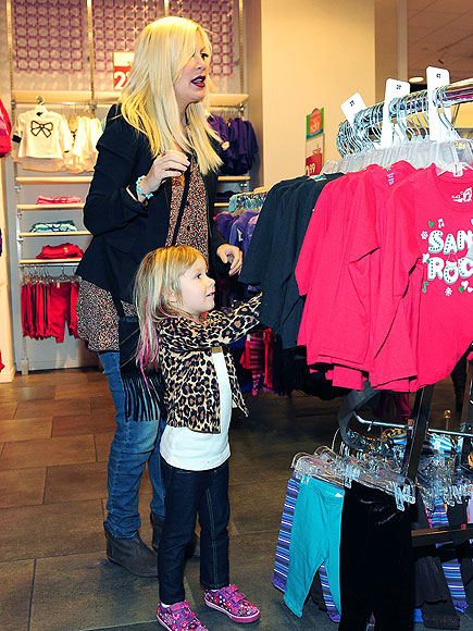 PERSONAL SHOPPER
photo | Tori Spelling