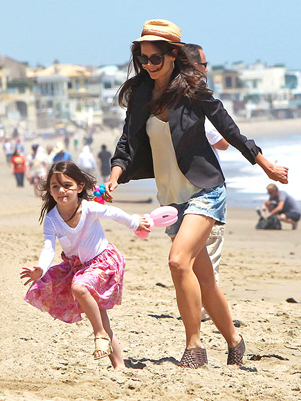 KATIE HOLMES photo | Katie Holmes, Suri Cruise