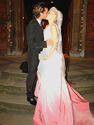 gwen stefani wedding dress. Gwen Stefani#39;s Wedding Dress