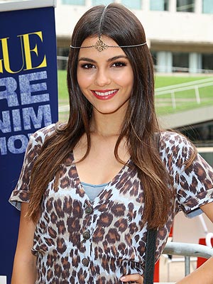 Are You Loving Victoria Justice's Jeweled Headpiece