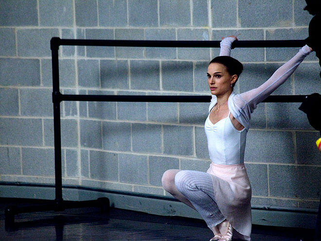 NATALIE PORTMAN RAISES THE BARRE photo | Natalie Portman