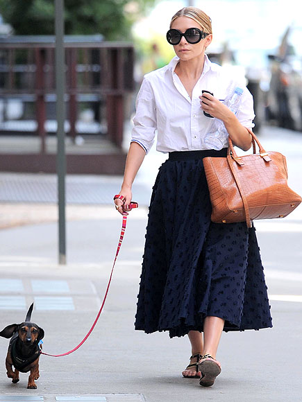 ASHLEY OLSEN STROLLS WITH SPOT photo | Ashley Olsen