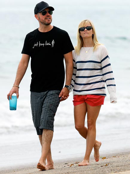 BEACH STROLL photo | Jim Toth, Reese Witherspoon