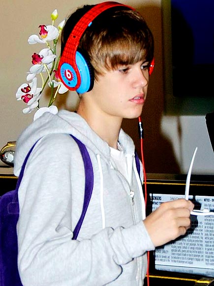 justin bieber headphones beats. BEATS BY DR. DRE HEADPHONES