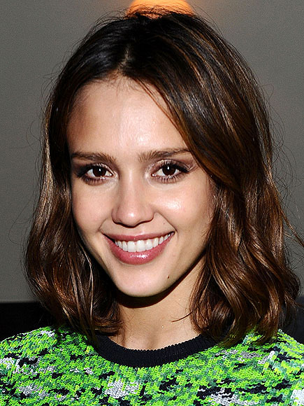 JESSICA ALBA'S ROVING EYE-CREAM photo | Jessica Alba