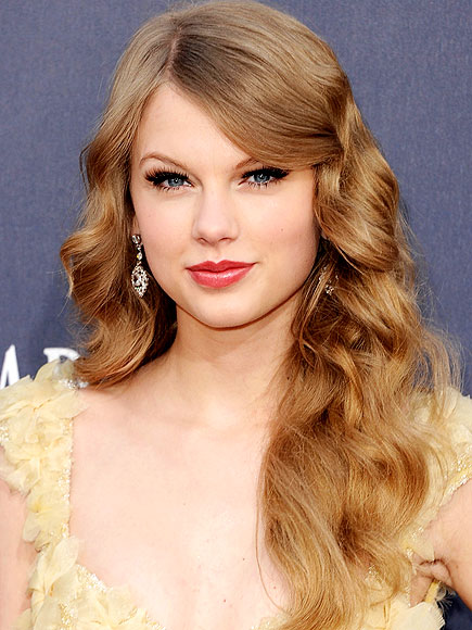 TAYLOR SWIFT'S MAKEUP photo | Taylor Swift