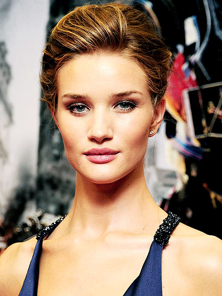 Get the Look Star Beauty ROSIE HUNTINGTON-WHITELEY'S MAKEUP photo | Rosie Huntington-Whiteley