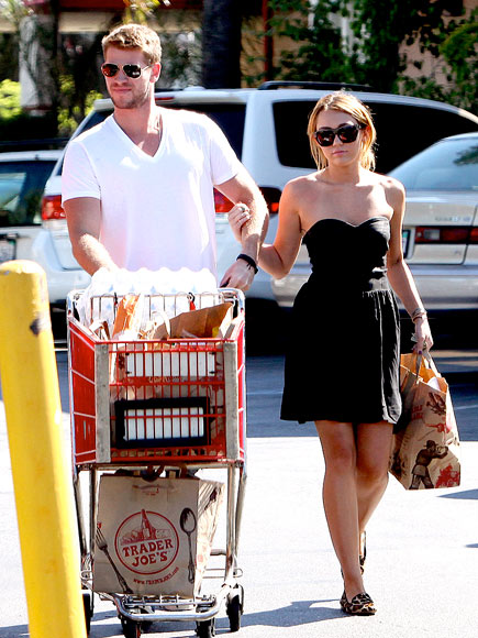 LIAM HEMSWORTH & MILEY CYRUS photo | Liam Hemsworth, Miley Cyrus