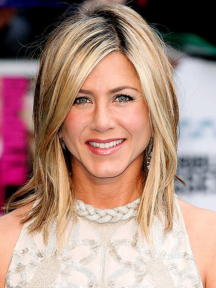 GOLDEN GIRL  photo | Jennifer Aniston
