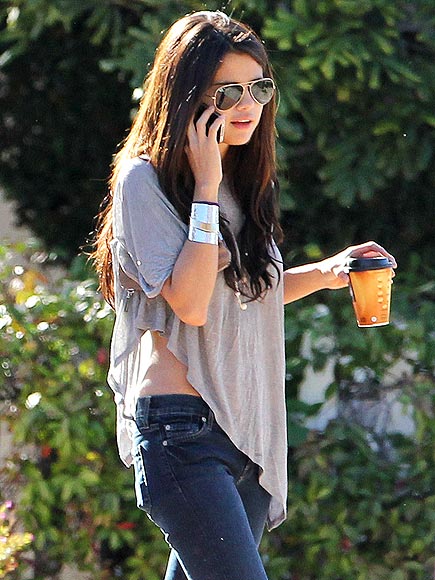 SELENA GOMEZ'S T-SHIRT photo | Selena Gomez