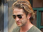 Gerard Butler Enjoys the Attention While Dining Al Fresco | Gerard Butler