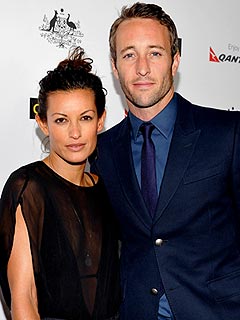 http://img2.timeinc.net/people/i/2012/cbb/blog/120903/alex-oloughlin-240.jpg