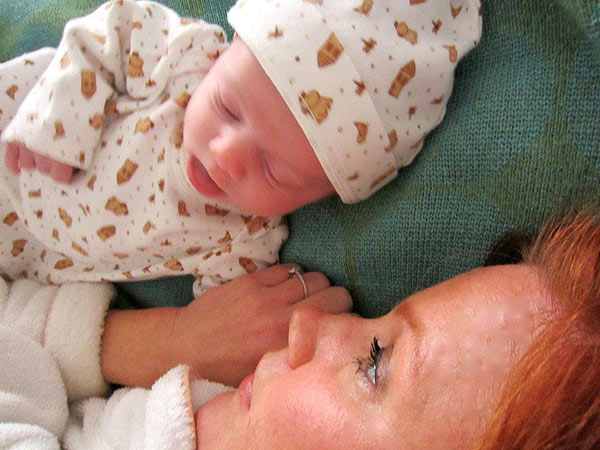 Elisa Donovan's Blog: How to Handle the First Week with Your Alien